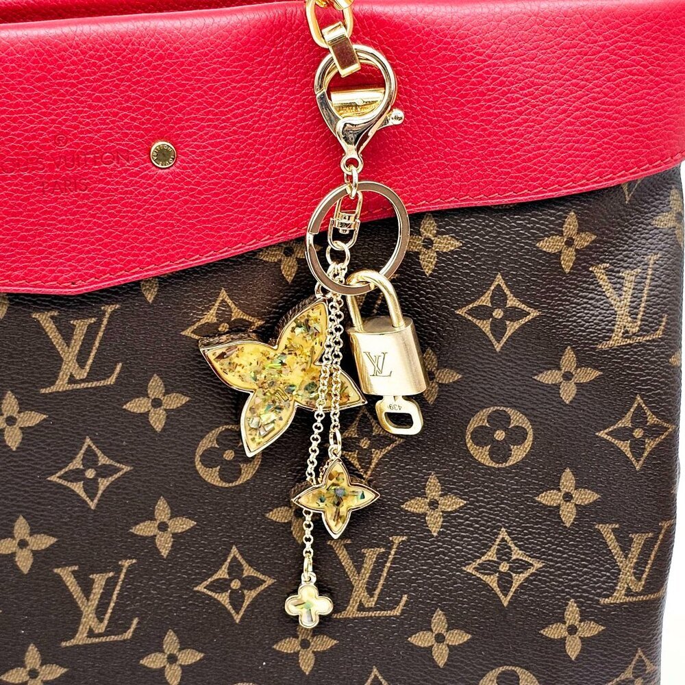 LV Gold Padlock & Key 🔒 Authentic Louis Vuitton Bag Unbranded Flower Charm - Picture 11 of 11